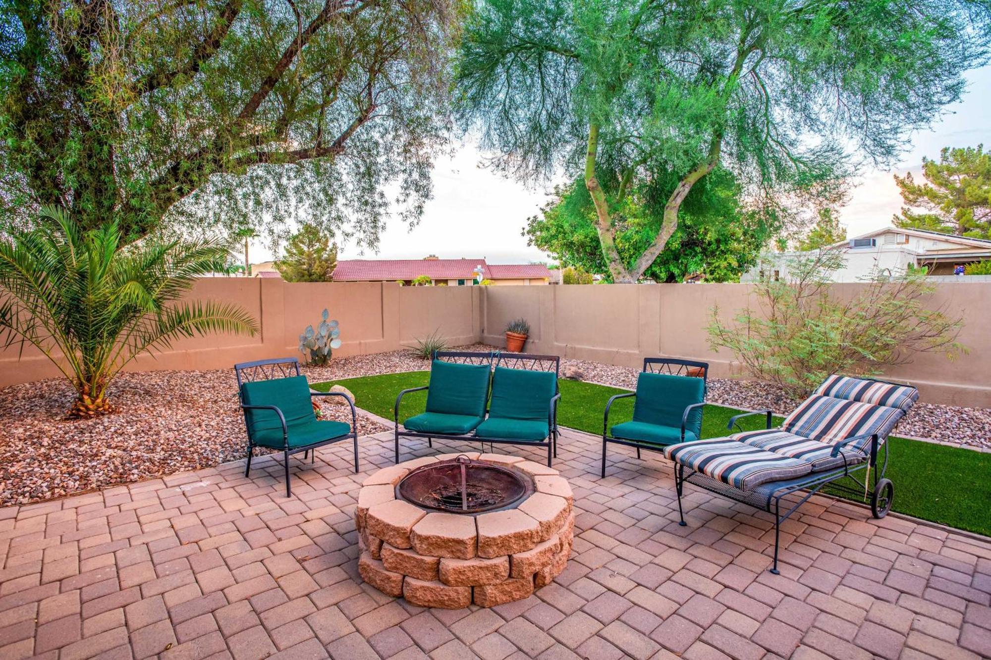 Pet-Friendly Glendale Home With Pool And Putting Green Phoenix Bagian luar foto