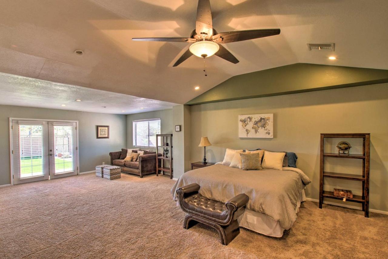 Pet-Friendly Glendale Home With Pool And Putting Green Phoenix Bagian luar foto