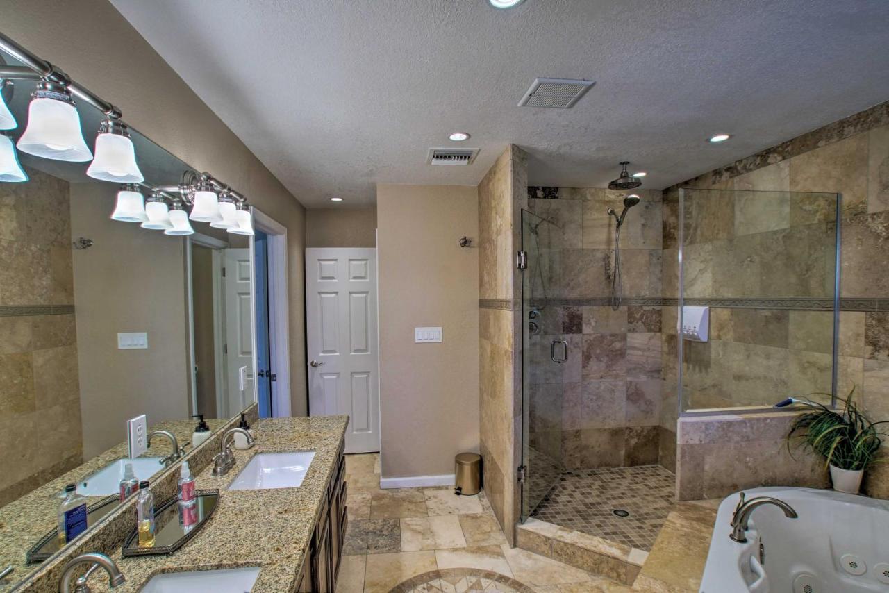 Pet-Friendly Glendale Home With Pool And Putting Green Phoenix Bagian luar foto